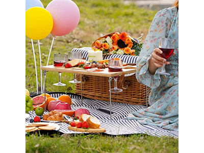 Panier de pique-nique en bois tissé avec ustensiles isolés, ensemble en cuir personnalisé pas cher pour 2